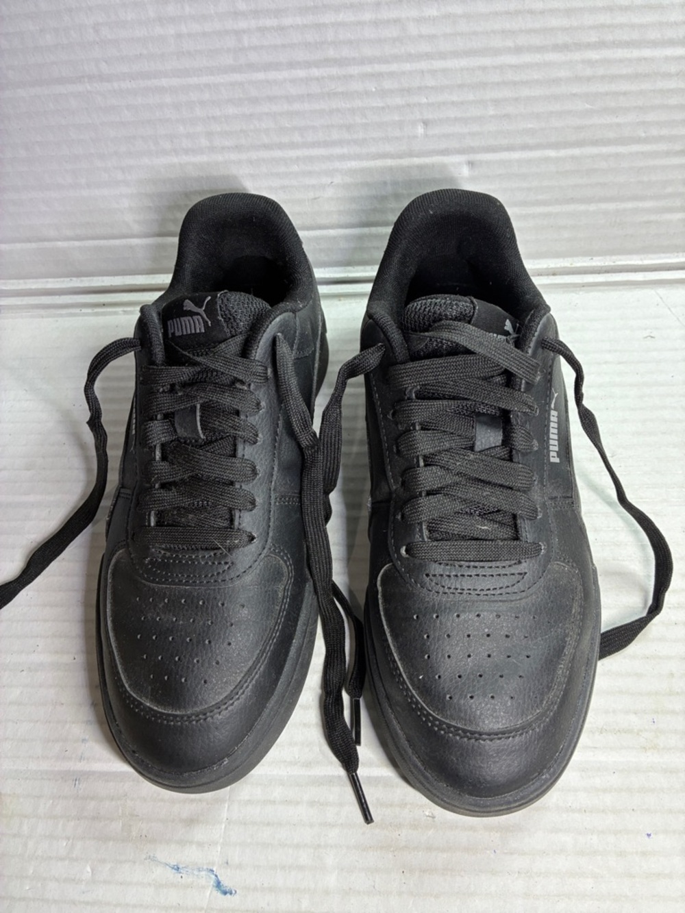 Puma Men's Black Low-Top Lace-Up Sneakers USED